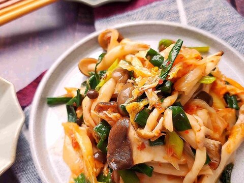 包丁不要♪たっぷりきのこのうま辛キムチ和え